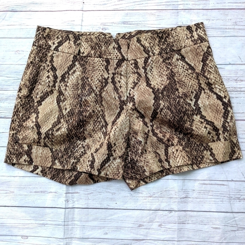 BcbgMaxazria shorts Size 6 cuffed snake skin